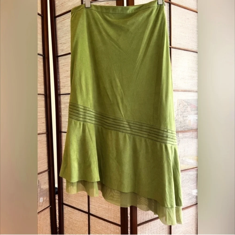 EUC Vintage faux SUEDE over mesh asymmetrical lime / avocado green mini skirt - Picture 8 of 10